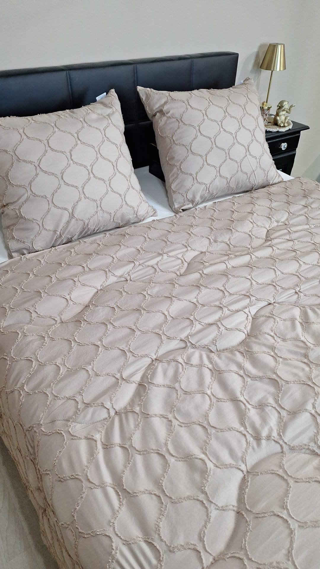 Decoware Easy dekbed zonder overtrek inclusief kussensloop - Tufted Curve - taupe