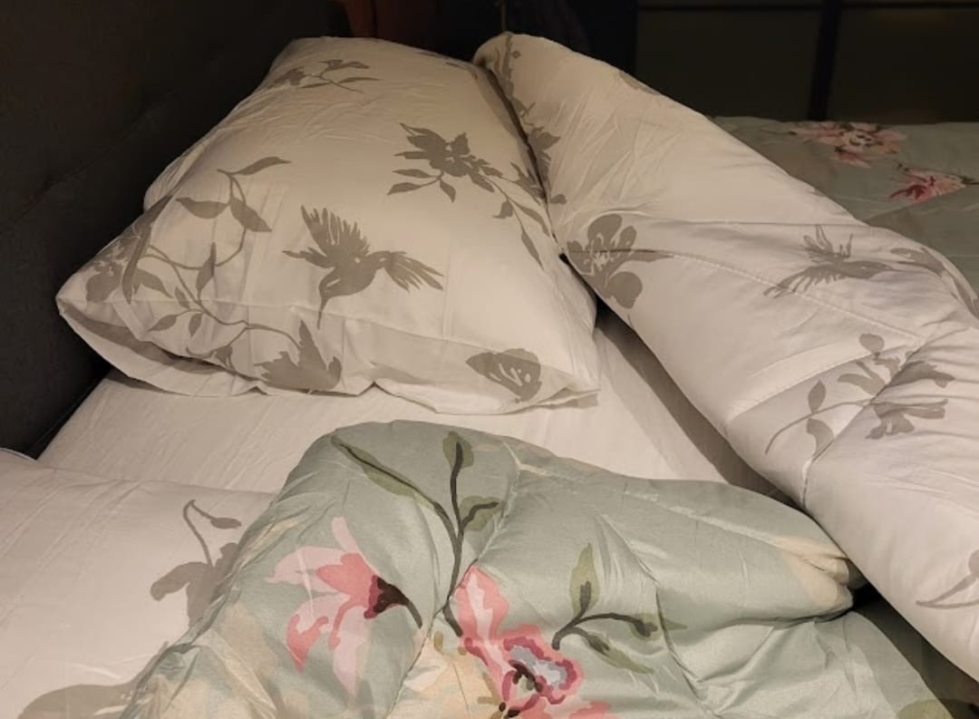 Decoware dekbed zonder overtrek inclusief kussensloop Hummingbird groen - microvezel - 300gsm