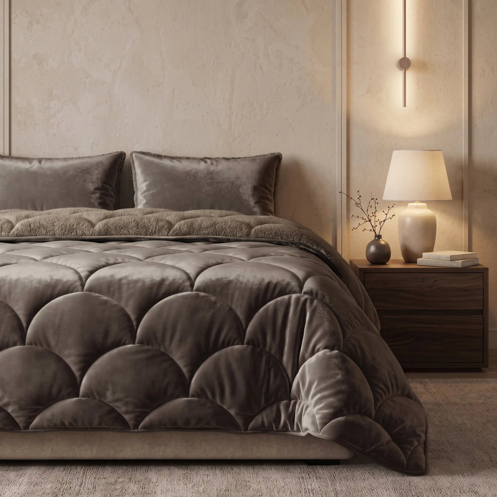 Sleeptime Lazy dekbed zonder overtrek Teddy/Velvet incl. kussensloop - Bruin