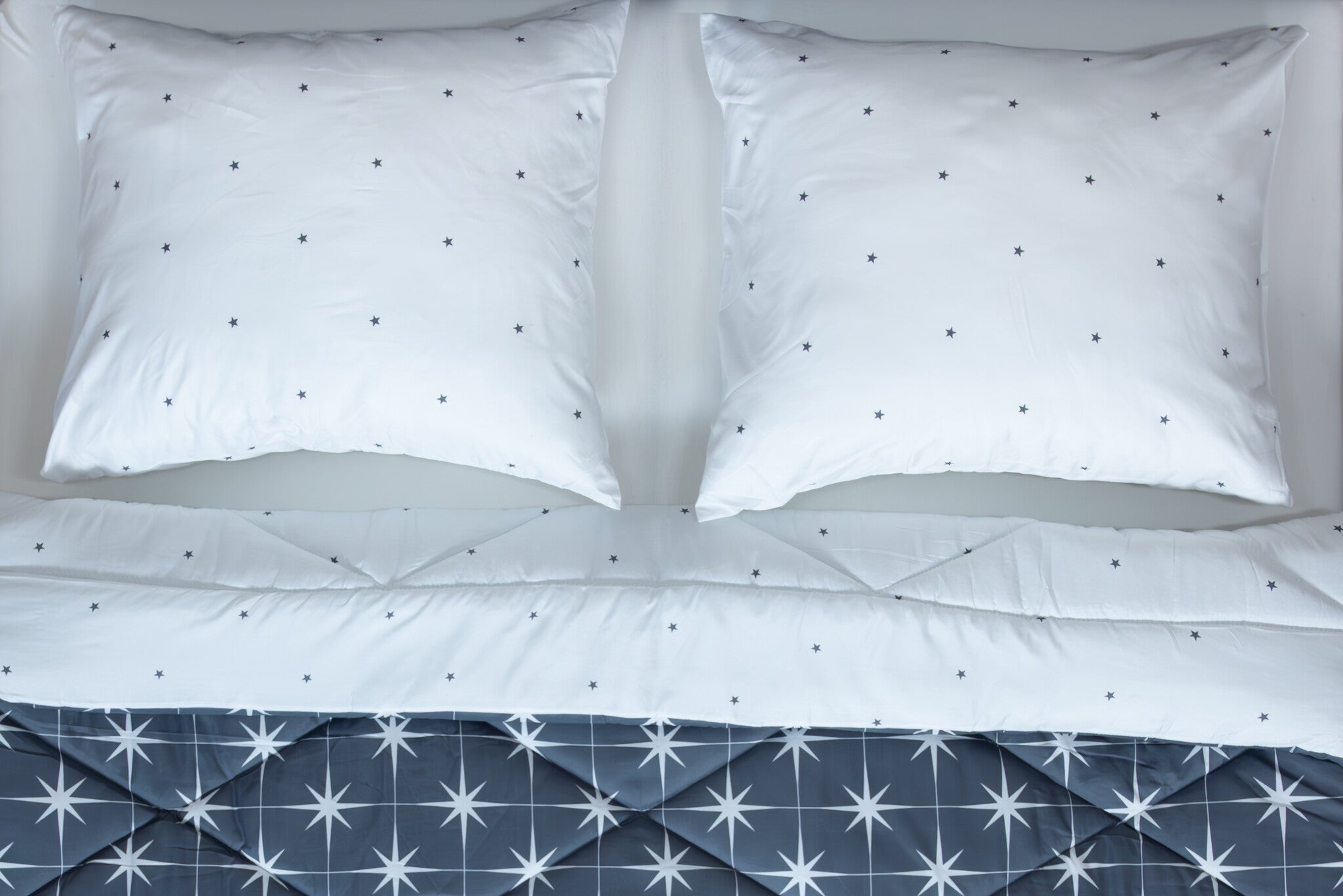 Decoware dekbed zonder overtrek inclusief kussensloop Nothern Stars - blauw - microvezel