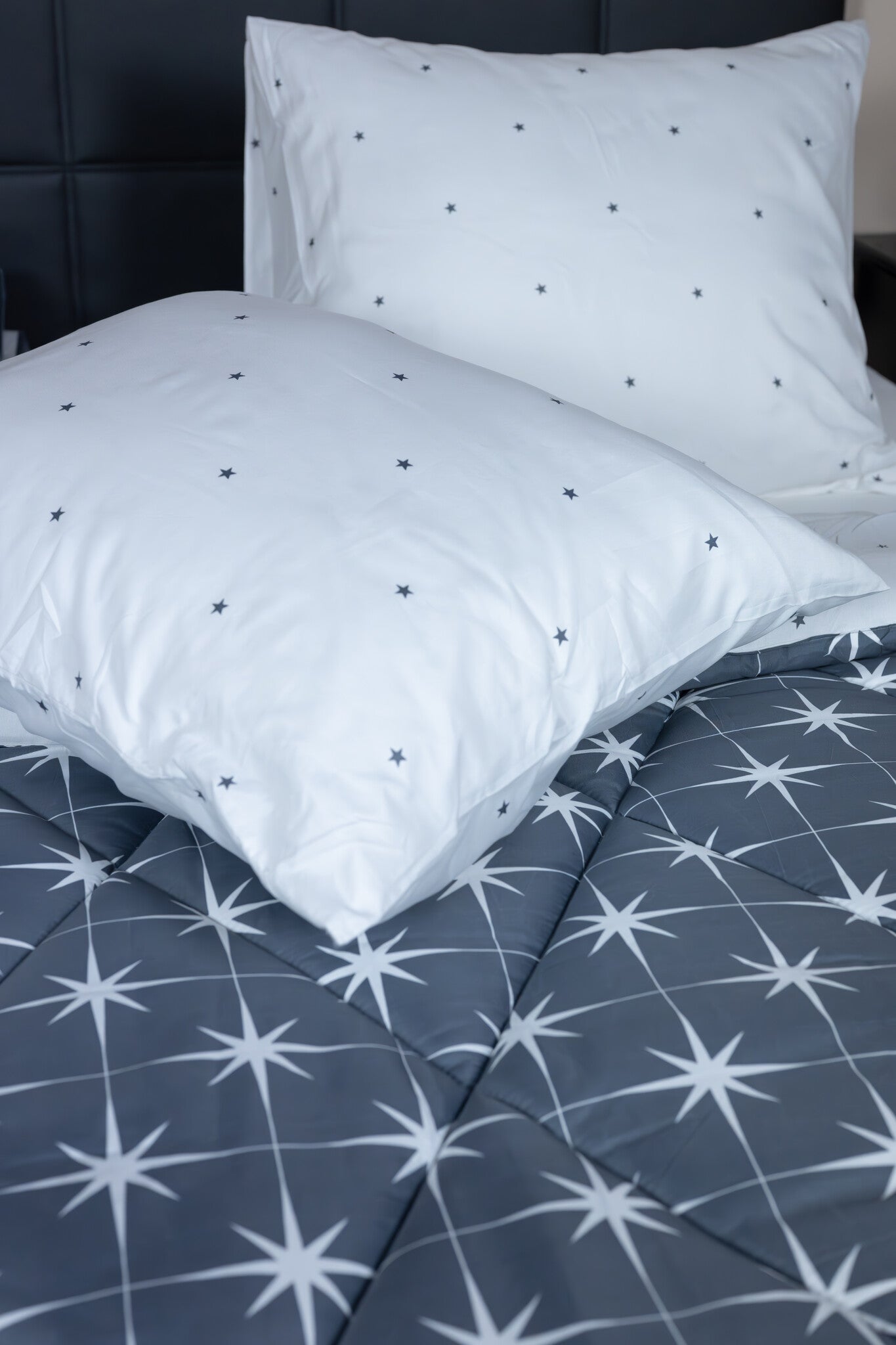 Decoware dekbed zonder overtrek inclusief kussensloop Nothern Stars - blauw - microvezel
