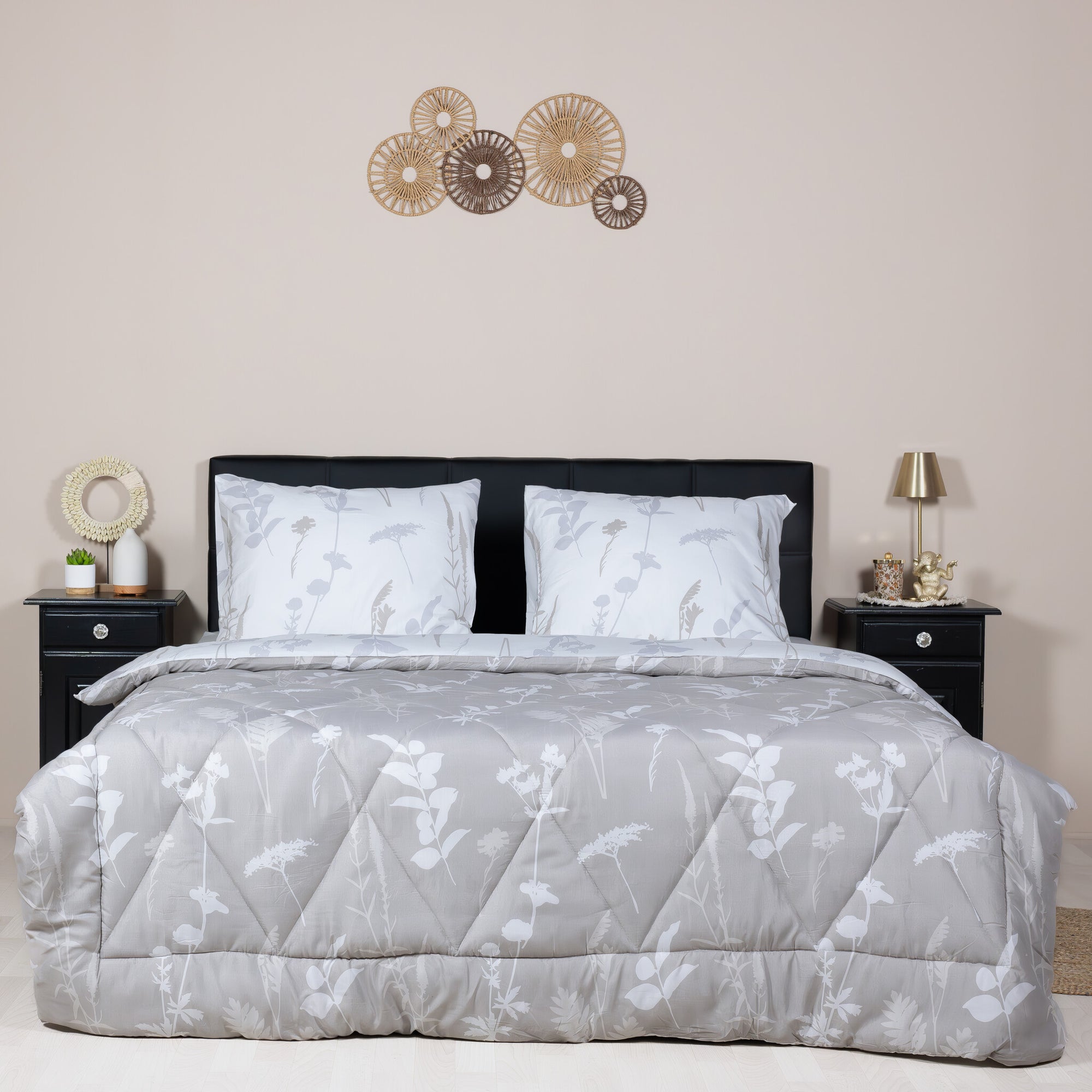 Decoware dekbed zonder overtrek inclusief kussensloop Silhouette Leaves - zand - microvezel