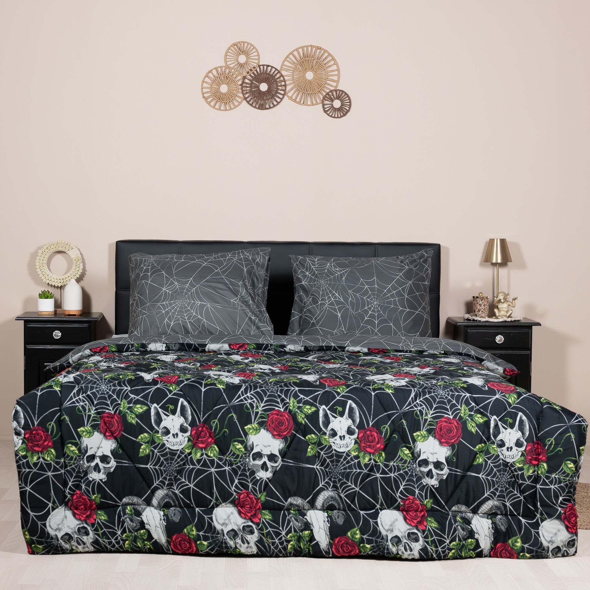 Decoware dekbed zonder overtrek inclusief kussensloop Skulls & Roses - microvezel