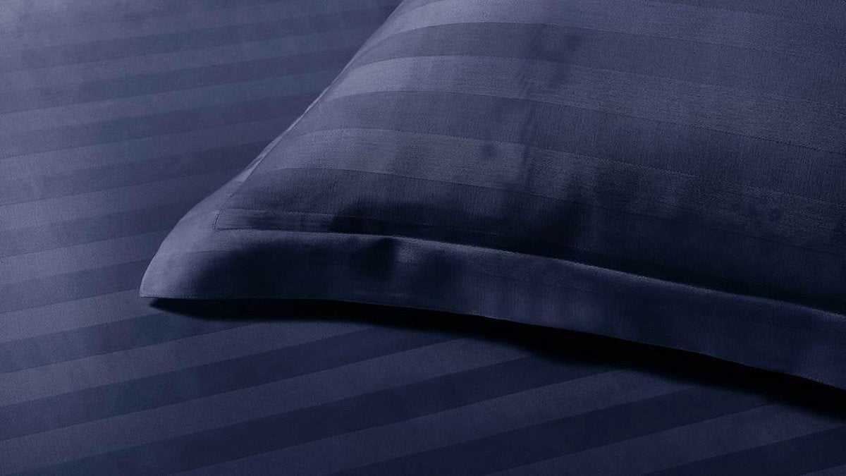 Hotelstreep dekbedovertrek uni satijn streep navy