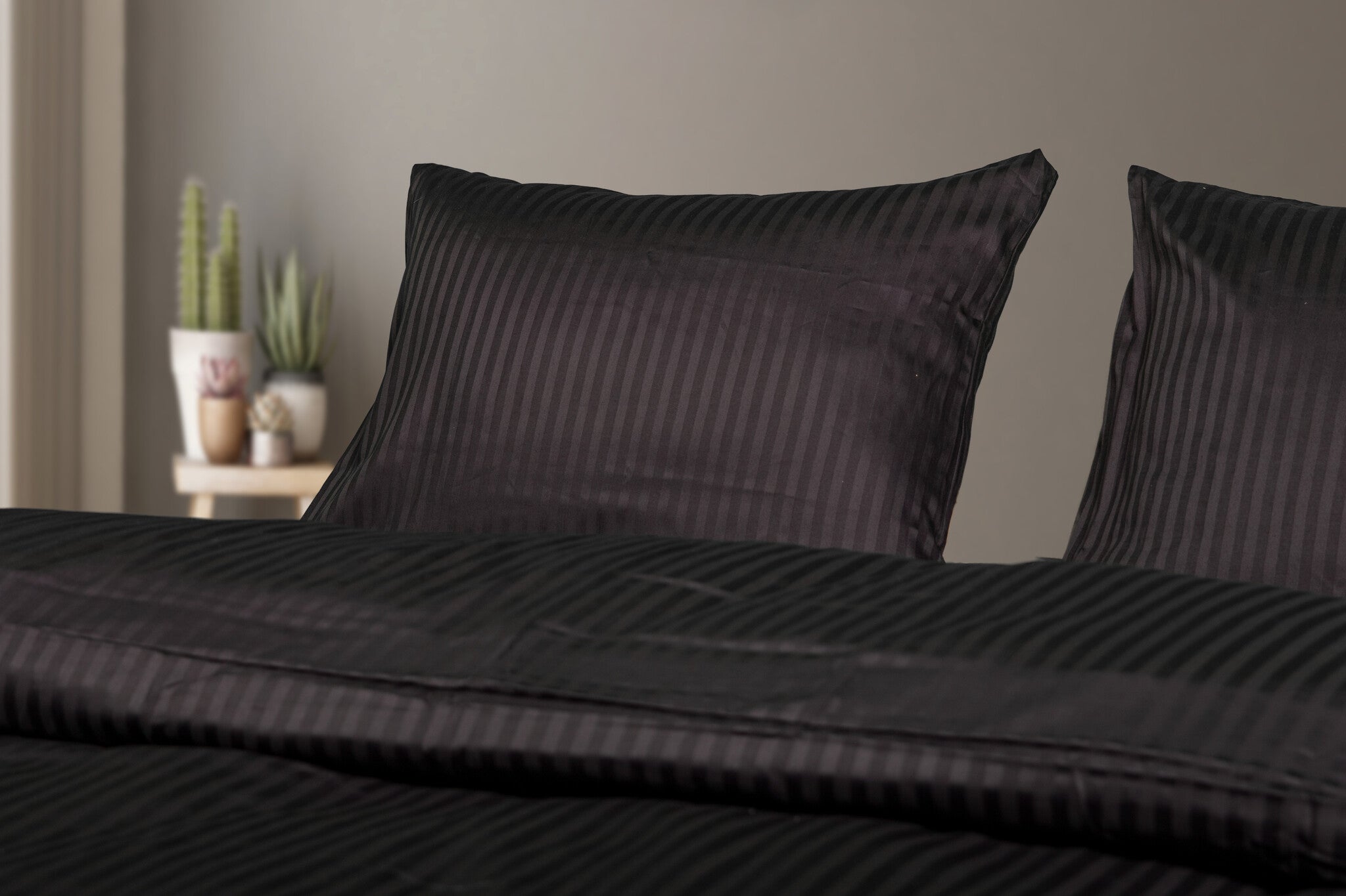 Hotelstreep dekbedovertrek - zwart - katoensatijn - 1-persoons (140x220 + 60x70cm)
