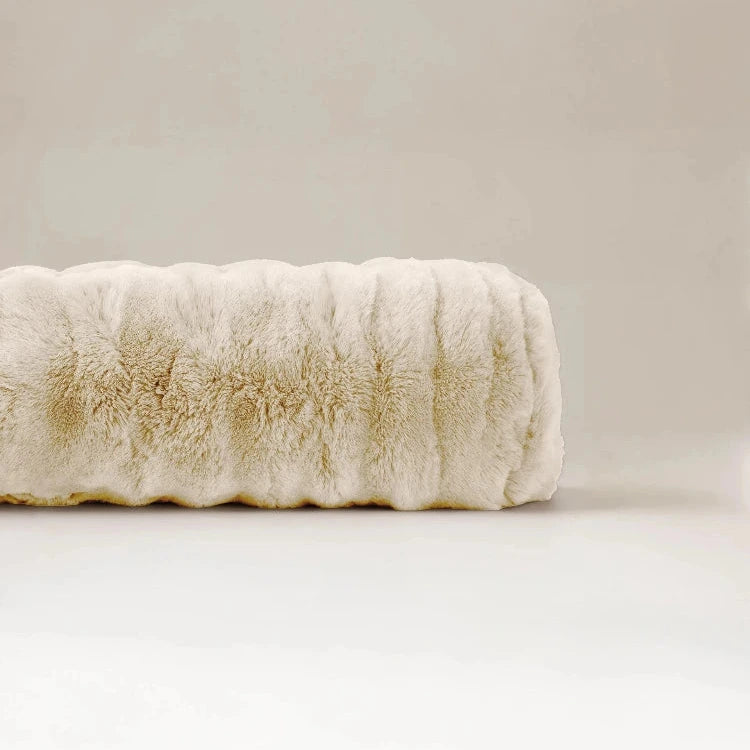 Bodypillow Pompom Beige - ergonomisch kussen - 140 x 20 cm - closeup