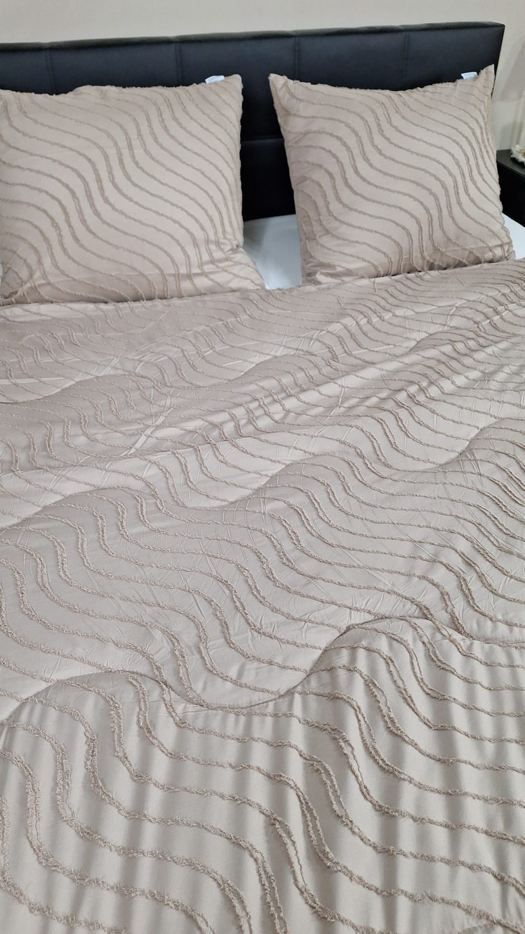 Decoware Eazy dekbed zonder overtrek inclusief kussensloop - Tufted Waves - taupe