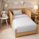 Decoware ledikant dekbedovertrek Hotelstreep - Grijs - Katoensatijn - 100x135 + 40x60 cm