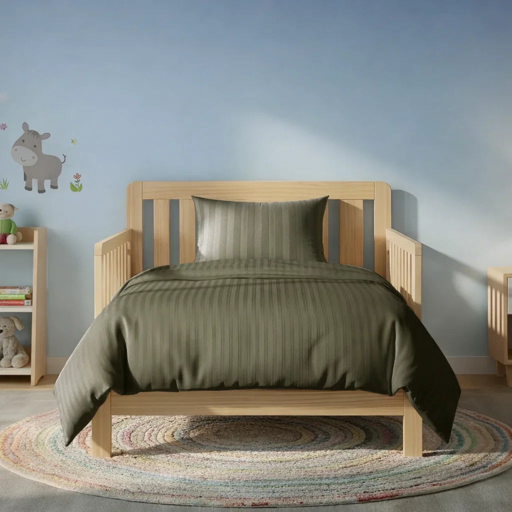 Decoware peuterbed dekbedovertrek Hotelstreep - Groen - Katoen satijn - 120x150 + 60x70 cm