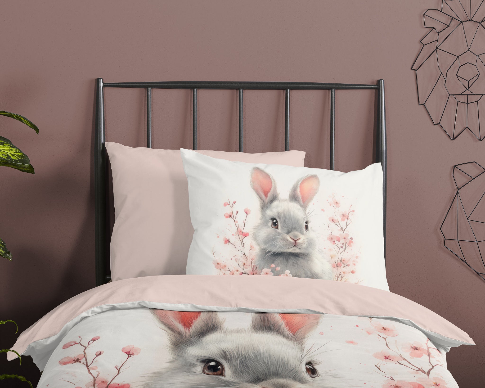 roze dekbedovertrek met konijn en bloemen