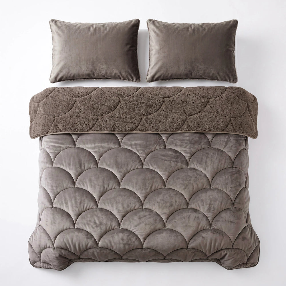 Sleeptime Lazy dekbed zonder overtrek Teddy/Velvet incl. kussensloop - Bruin