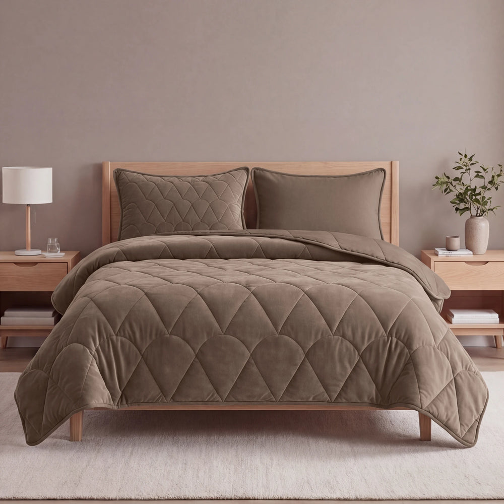 Sleeptime Lazy Velvet dekbed zonder overtrek incl. kussensloop - Taupe/Bruin