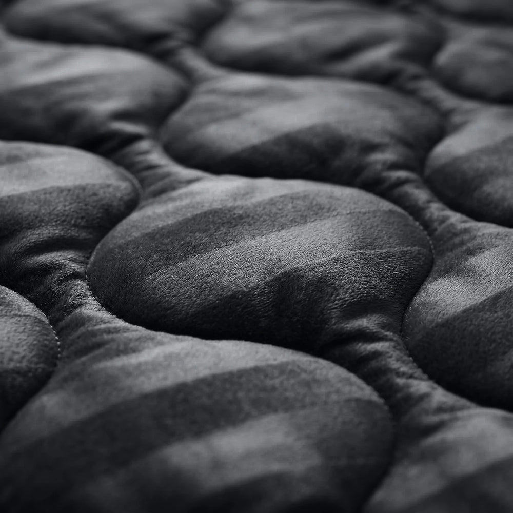 Sleeptime Lazy dekbed zonder overtrek Hotel Velvet excl. kussensloop - Antraciet - closeup