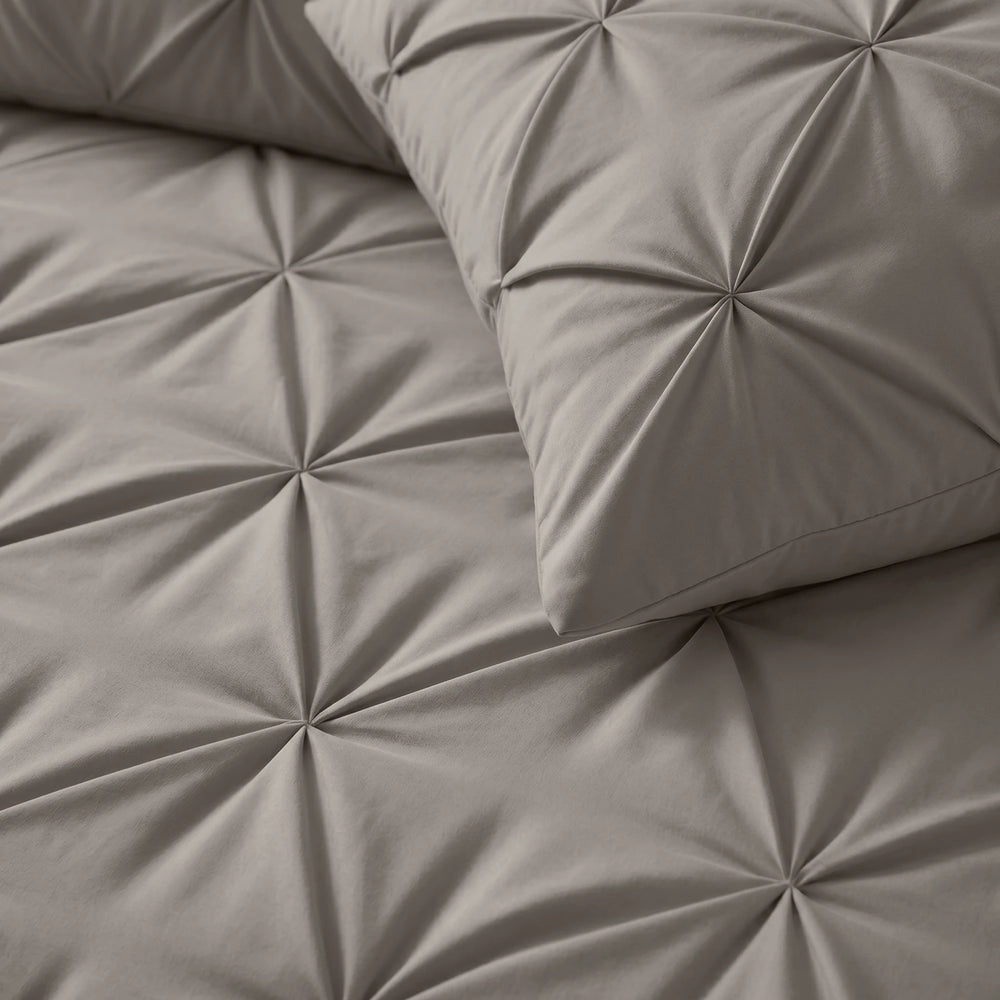 Sleeptime Lazy dekbed zonder overtrek Pintuck - Excl. kussensloop - Grijs - closeup