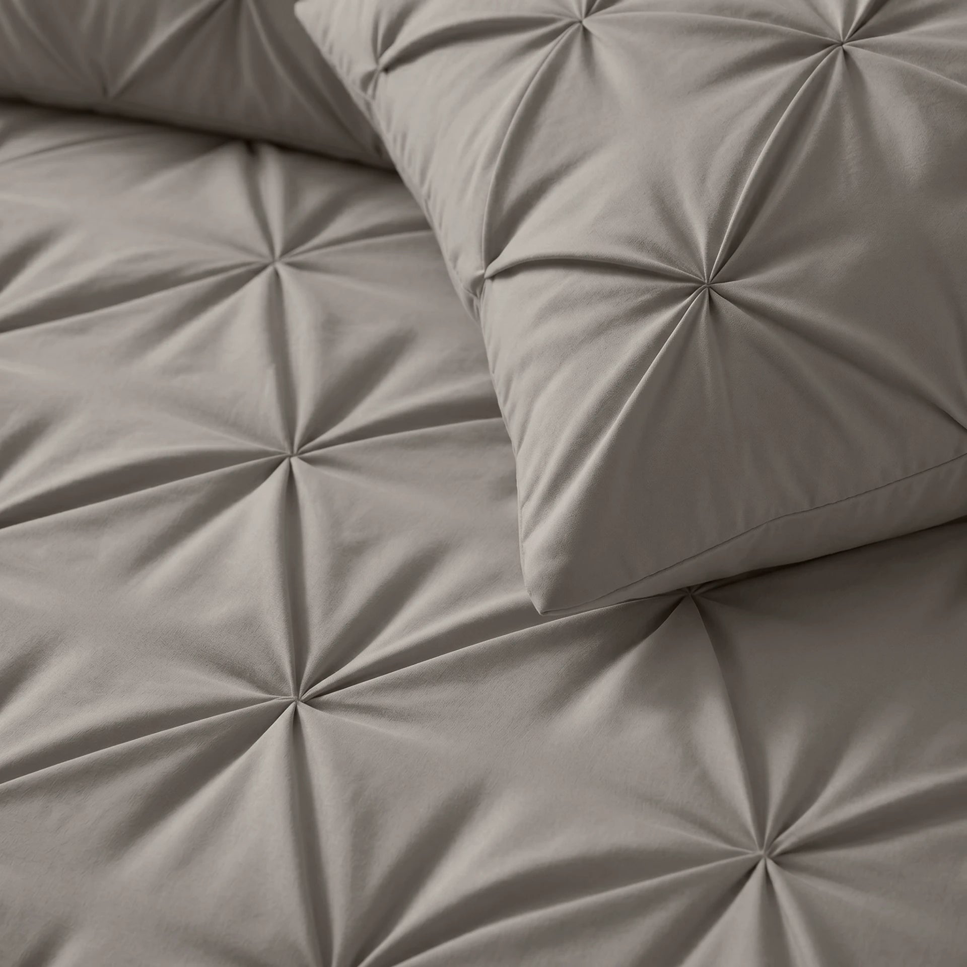 Sleeptime Lazy dekbed zonder overtrek Pintuck - Excl. kussensloop - Grijs - closeup