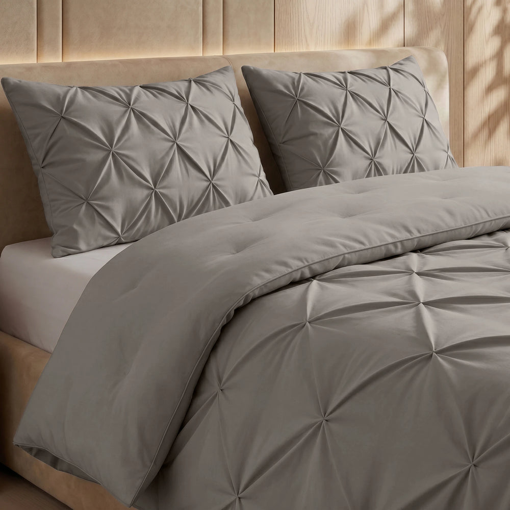 Sleeptime Lazy dekbed zonder overtrek Pintuck - Excl. kussensloop - Grijs - opgemaakt op bed