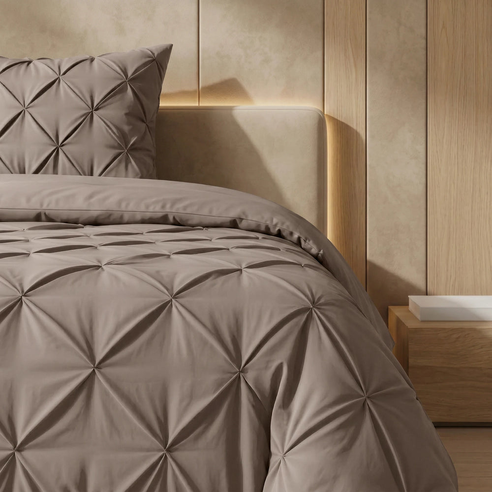 Sleeptime Lazy dekbed zonder overtrek Pintuck - Excl. kussensloop - Taupe - kamer detail