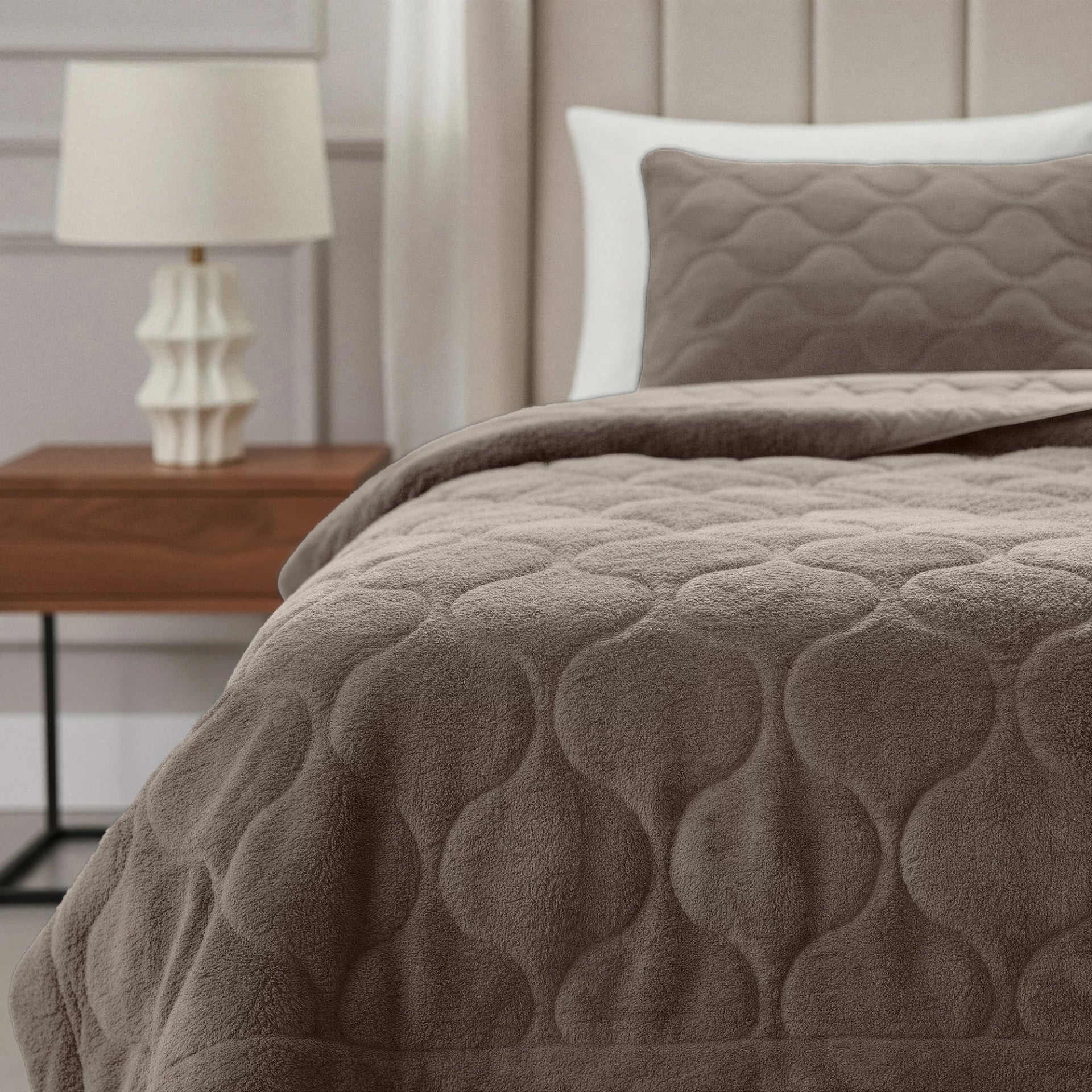 Sleeptime Lazy dekbed zonder overtrek Teddy incl. kussensloop - Taupe - sfeer
