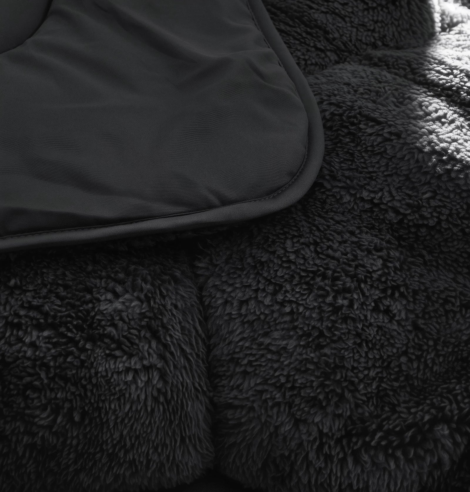 Sleeptime Lazy dekbed zonder overtrek Teddy incl. kussensloop - Zwart - details
