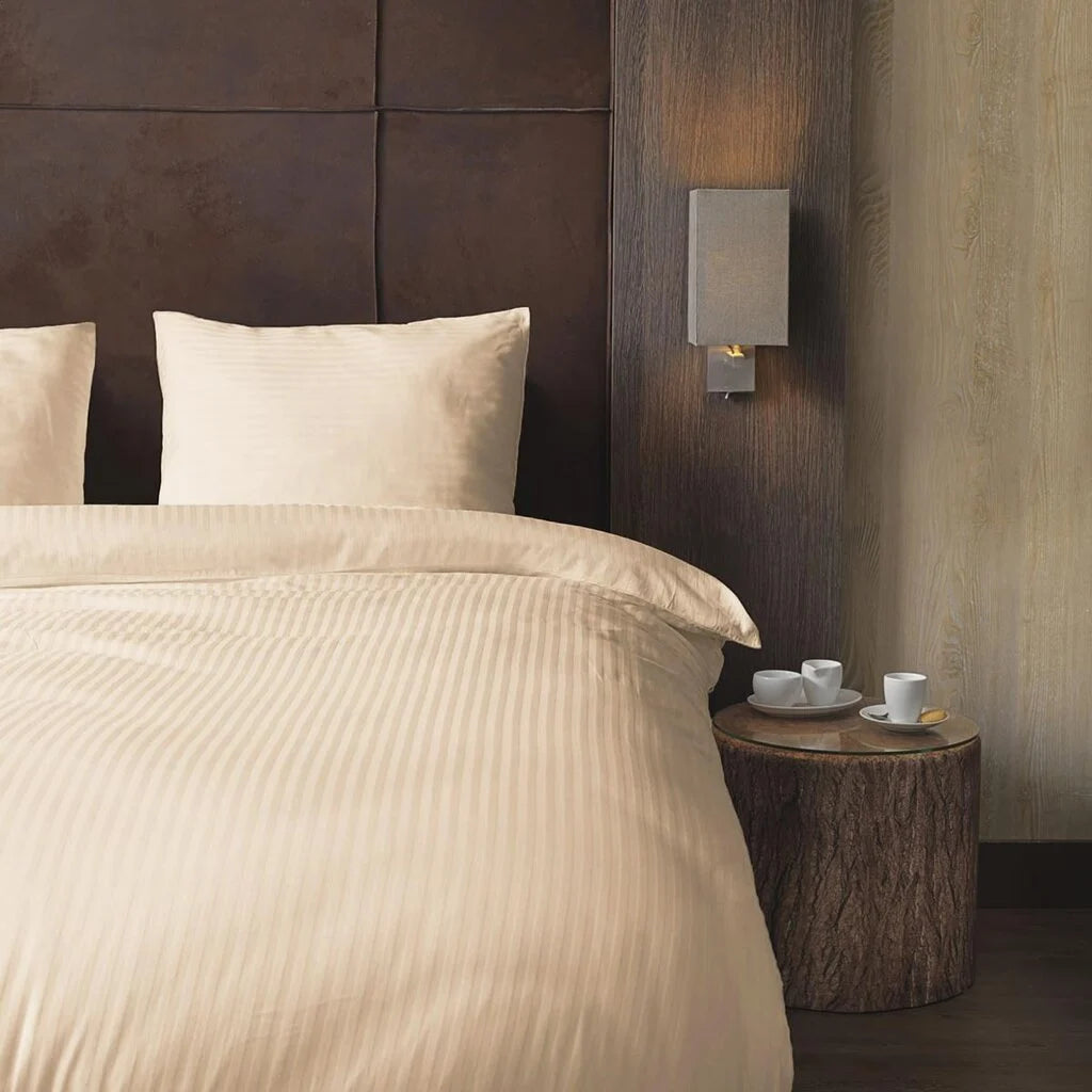 Hotelstreep dekbedovertrek - crème - katoensatijn