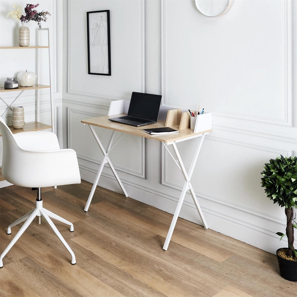 Bureautje met houten blad en wit schotje en onderstel