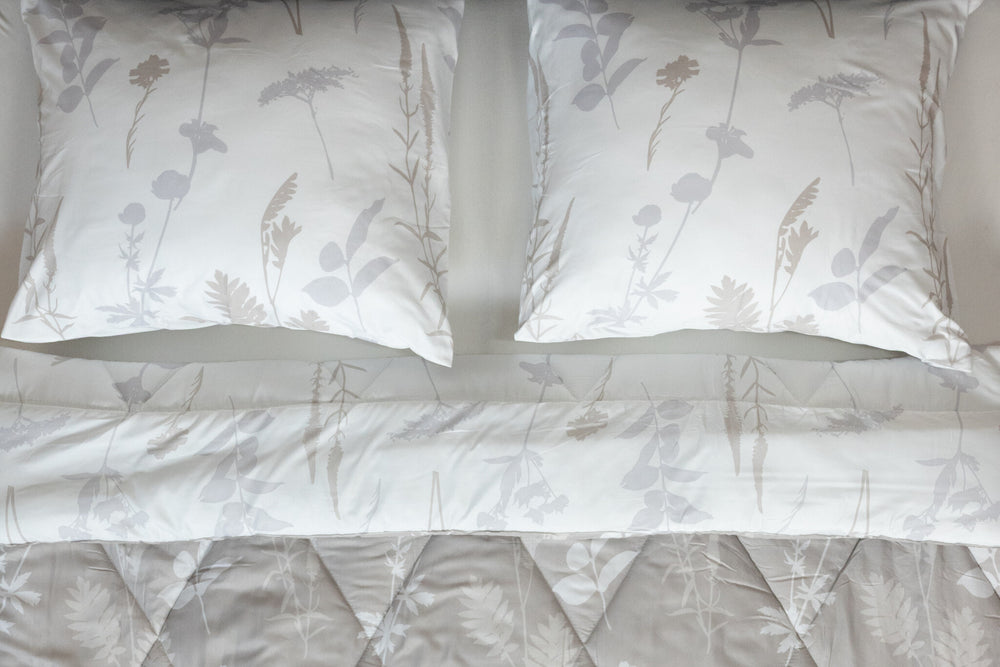 Decoware dekbed zonder overtrek incl. kussensloop Silhouette Leaves - zand - microvezel