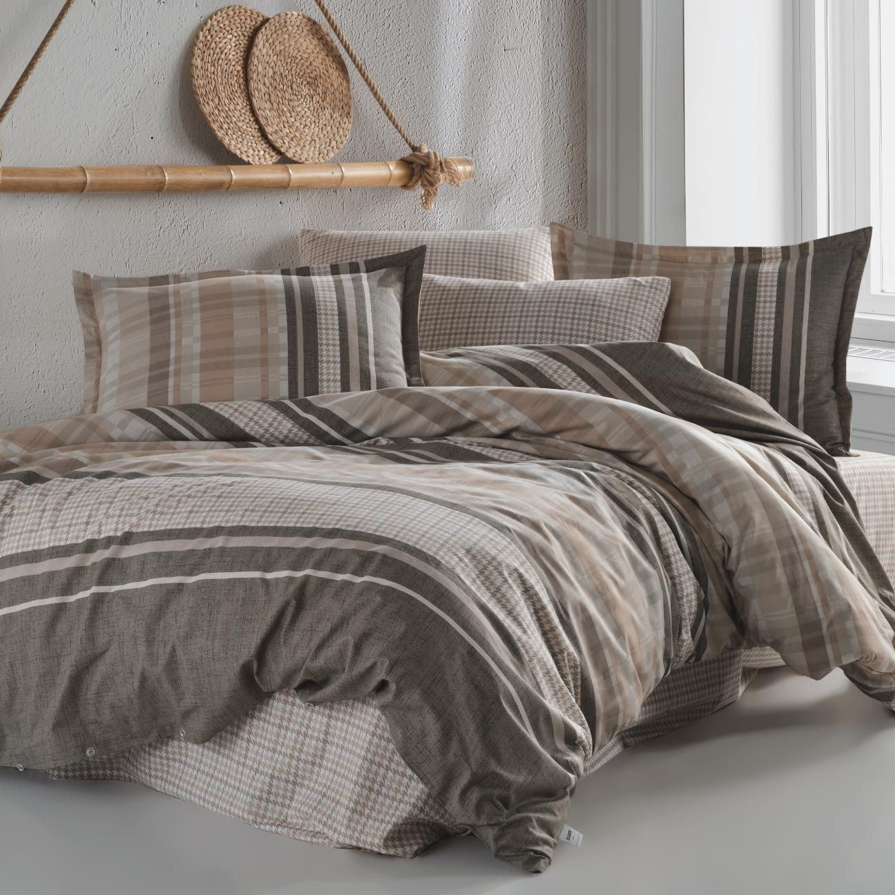 Decoware dekbedovertrek Modena strepen - taupe - Katoen - 2-persoons (200x220 + 2st. 60x70 cm)