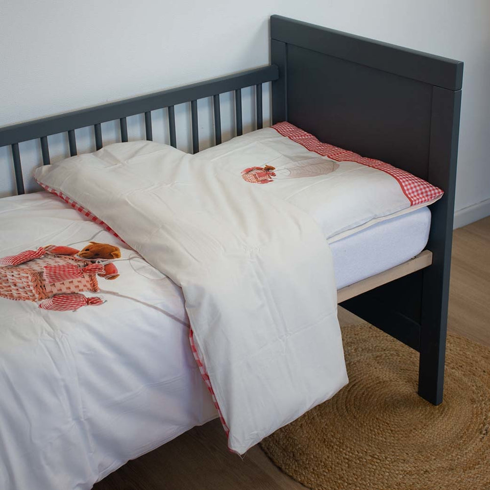 Decoware ledikant dekbedovertrek Luchtballon beer rood - katoen - 100x140 + 40x60 cm