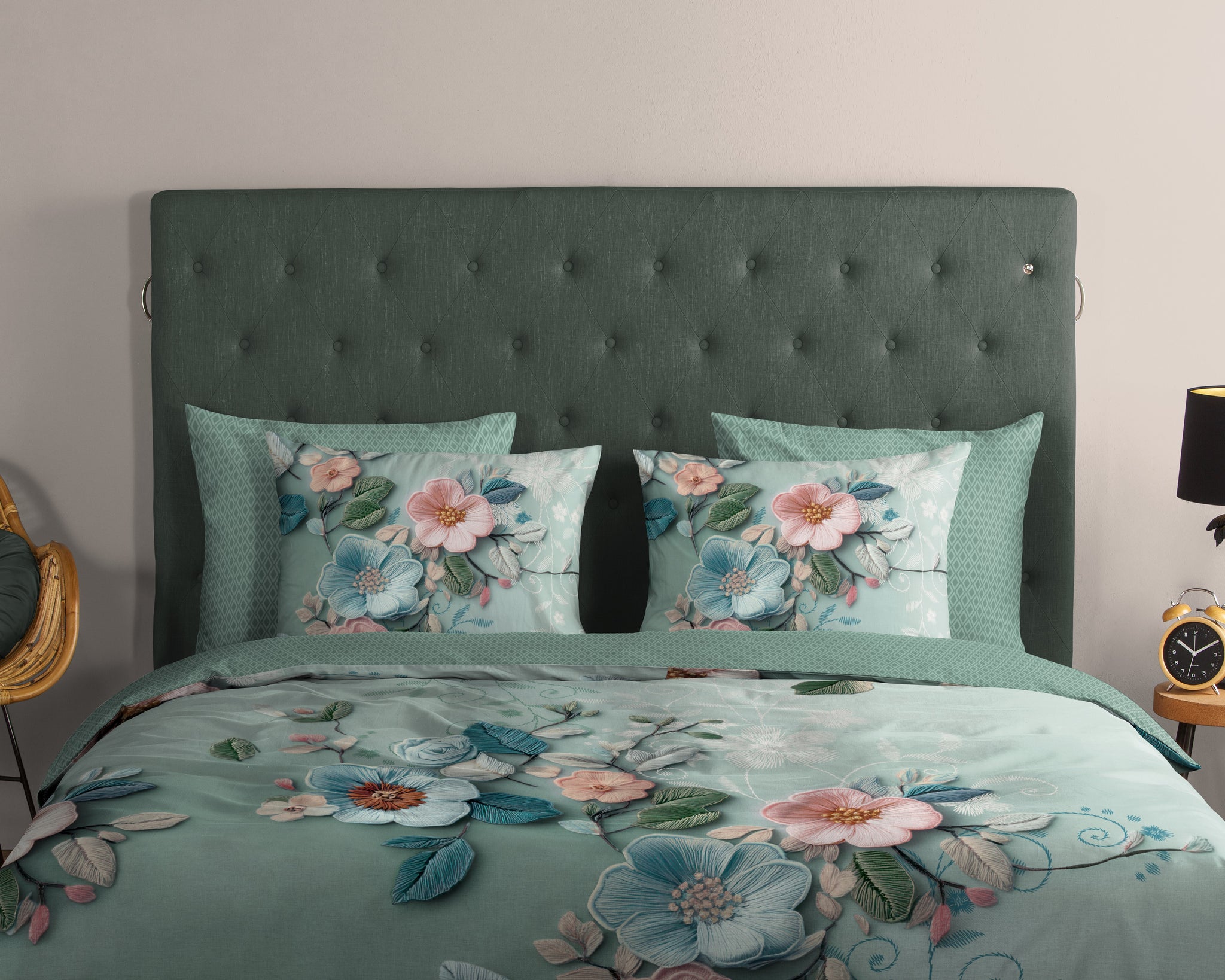 groen dekbedovertrek met bloemen