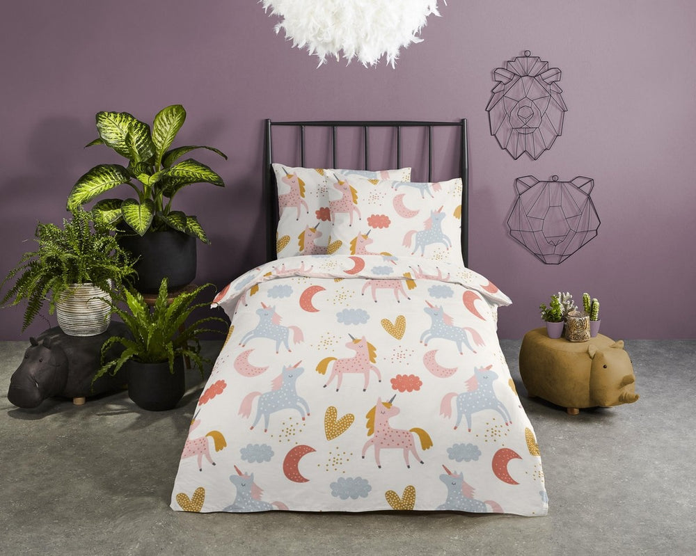 Parure housse de couette 120x150 cm LICORNES jaune, 100% coton 57 fils/cm2, par Soleil d'Ocre Parure housse de couette 120x150 cm LICORNES jaune, 100% coton 57 fils/cm2, par Soleil d'Ocre