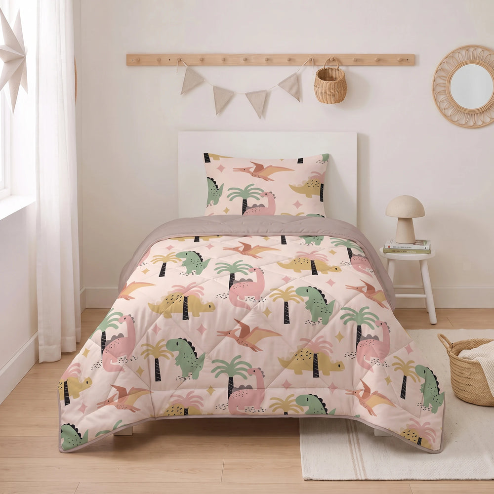 Sleeptime kinderdekbed zonder overtrek Dino zand in de kinderkamer