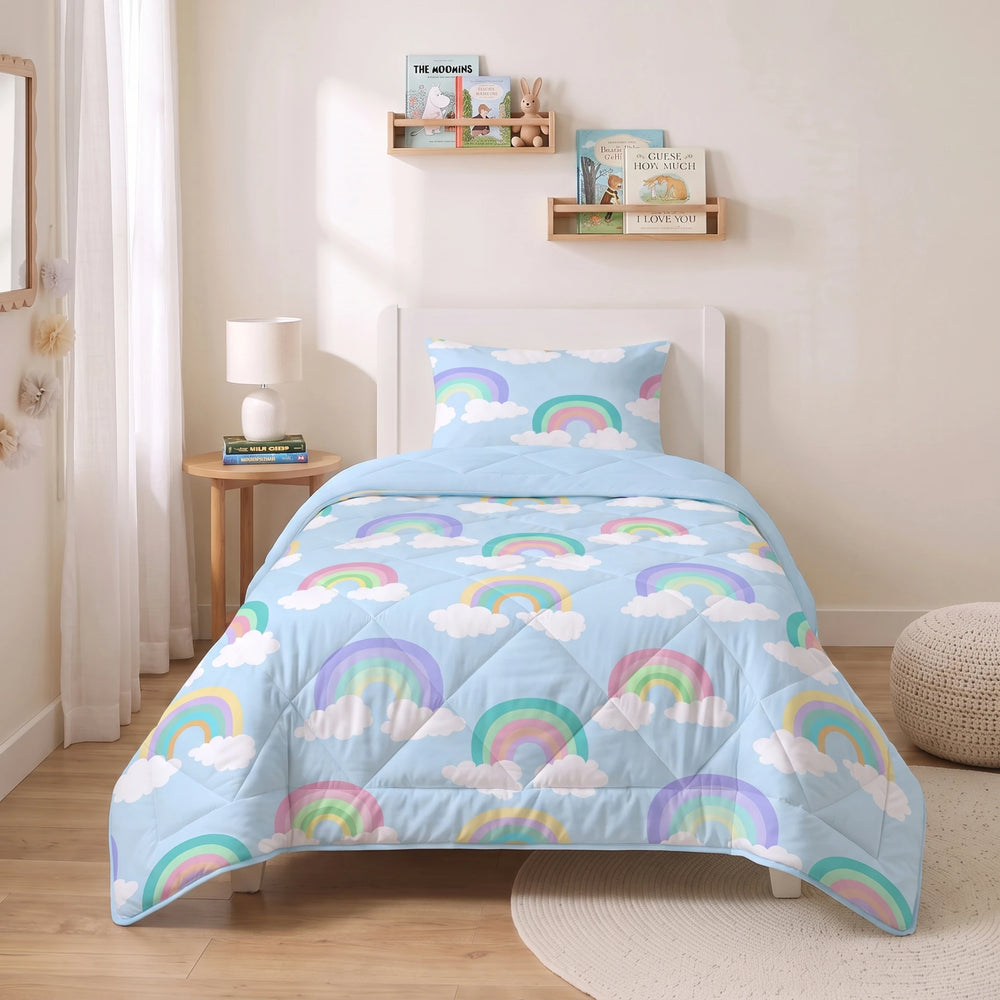 Sleeptime kinderdekbed zonder overtrek Regenboog blauw in de kinderkamer